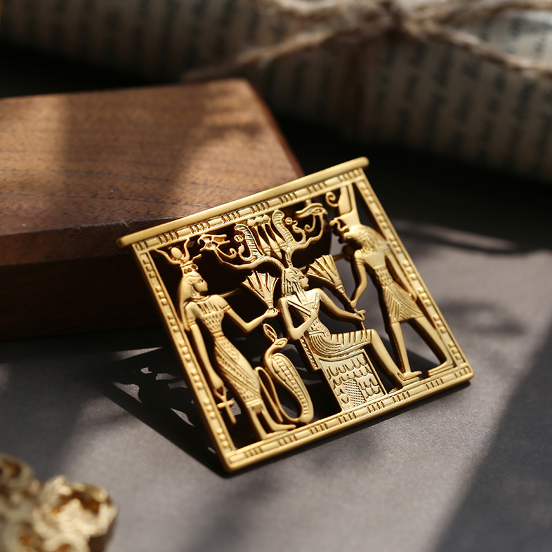 Broche pharaon d'Egypte carrée - Women Accessories Egypt avis et prix